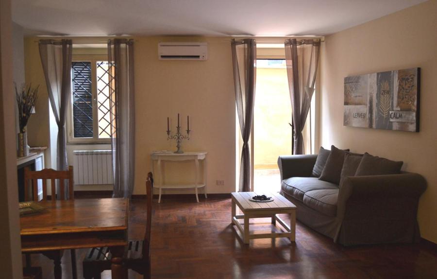 Palazzo Velli Suites Рим Екстер'єр фото